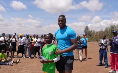 Maro Itoje visits Team Talk in rural Kenya